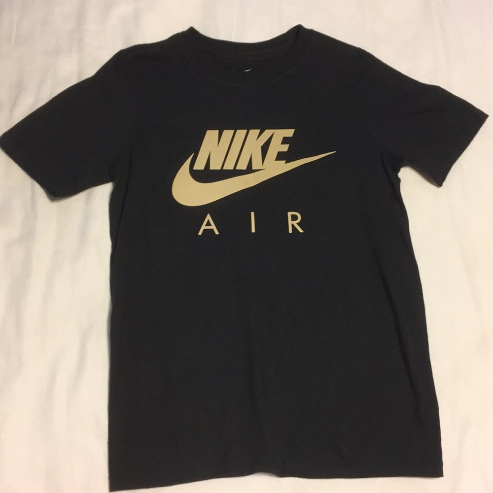 I’m selling a Nike shirt